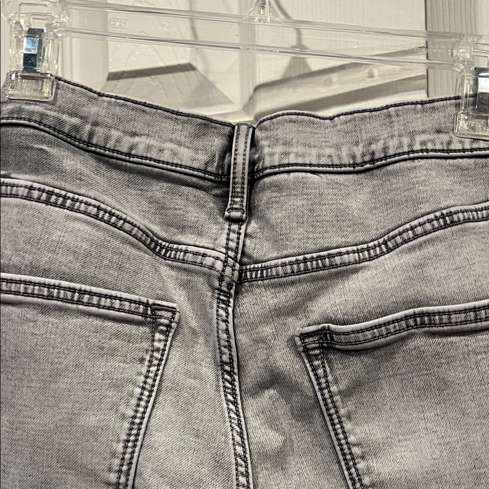 Old Navy Men's Washed Gray Slim Jeans - Picture 9 of 9